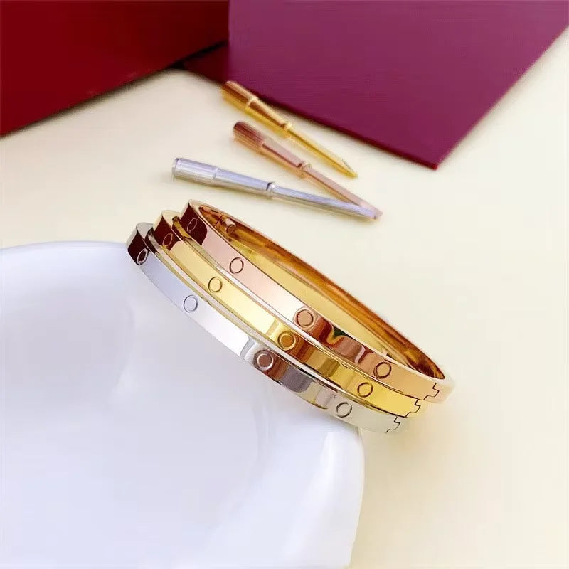 Bracelet type love