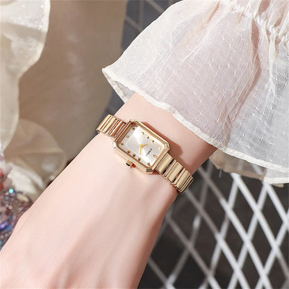 Montre type luxe pour femmes. Quartz