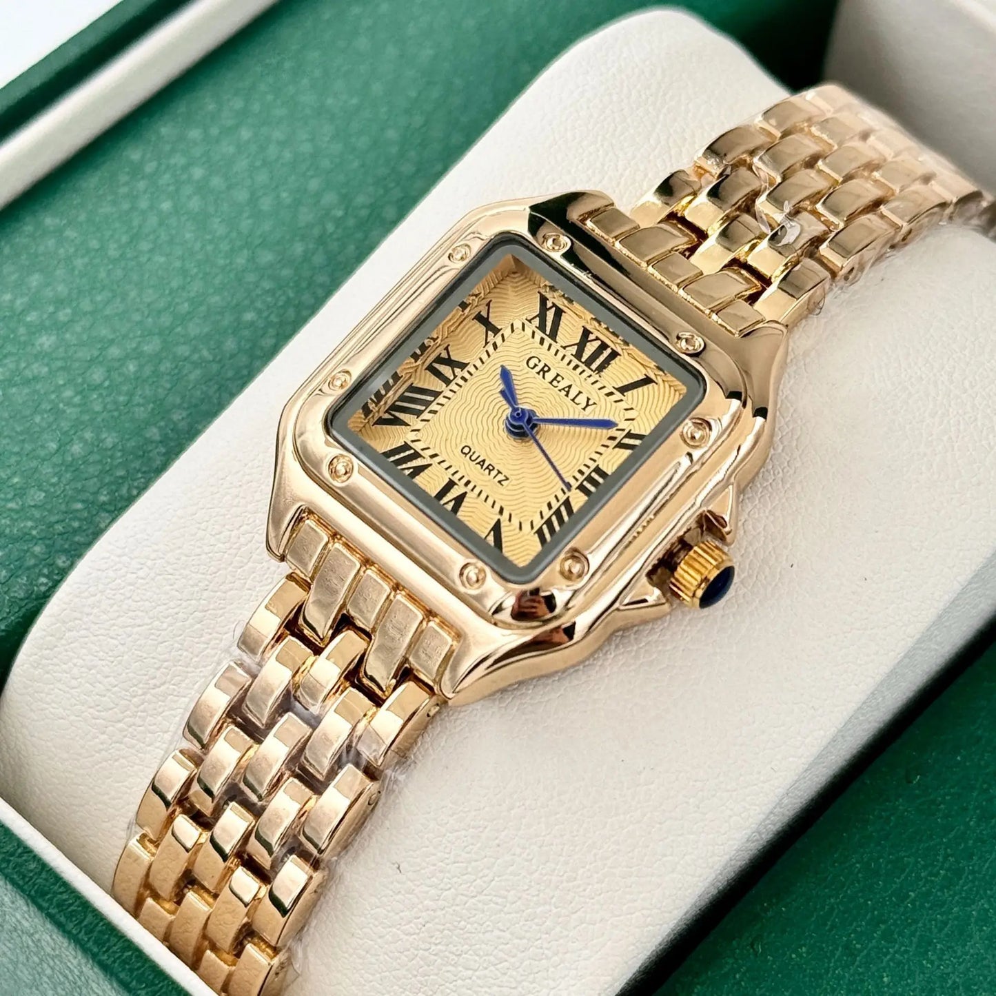 Montres style luxe pour femmes Or, élégante By J&B Miller's de chez Quartz