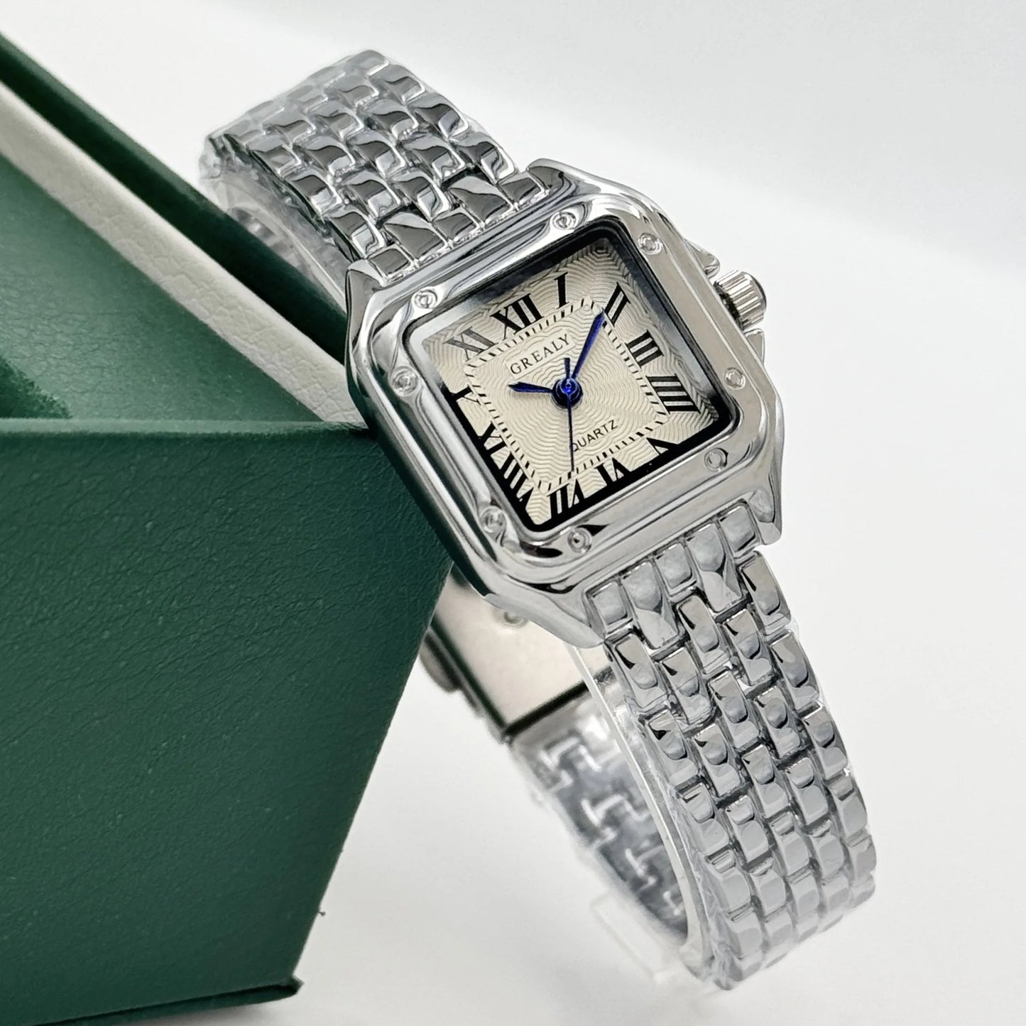 Montres style luxe pour femmes Or, élégante By J&B Miller's de chez Quartz