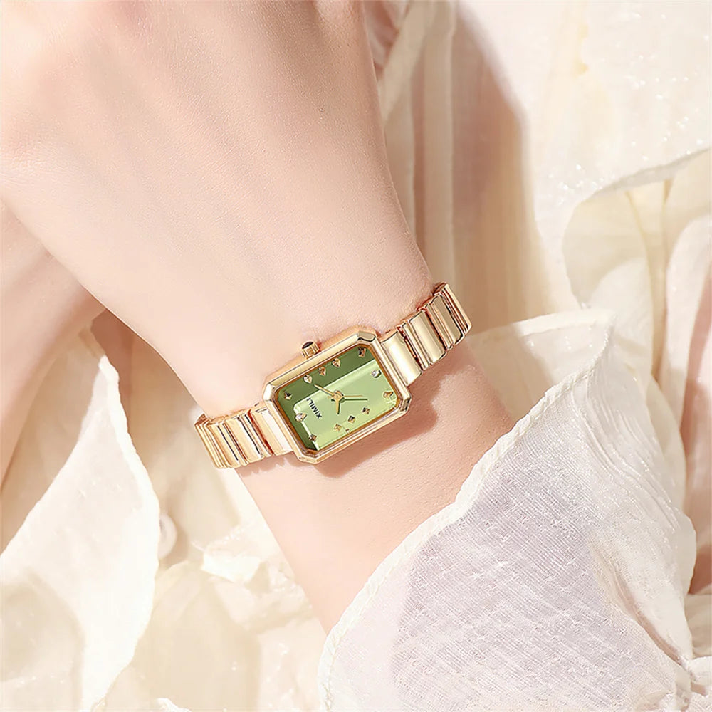 Montre type luxe pour femmes. Quartz