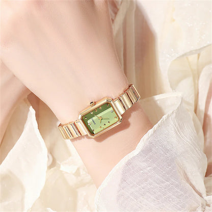 Montre type luxe pour femmes. Quartz
